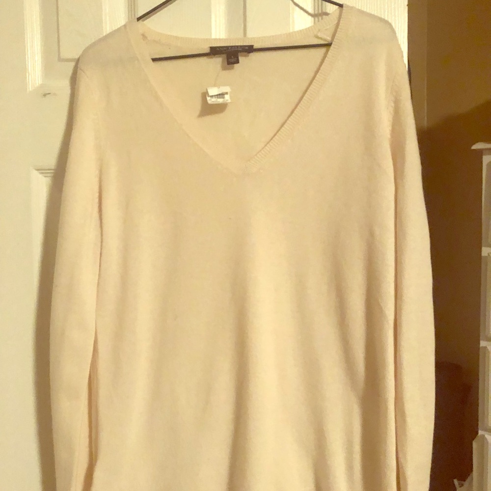 NWT Ann Taylor cashmere v neck sweater